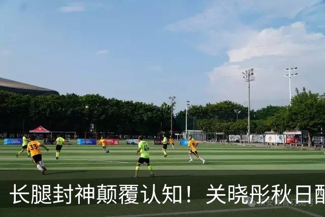 长腿封神颠覆认知！关晓彤秋日酷飒造型，撕开多年刻板滤镜